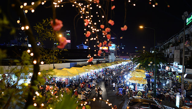 Mercato-notturno-di-Hoa-Binh