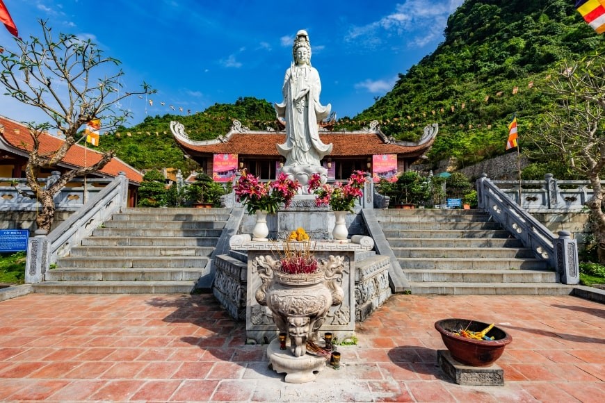 Pagoda-di-Truc-Lam