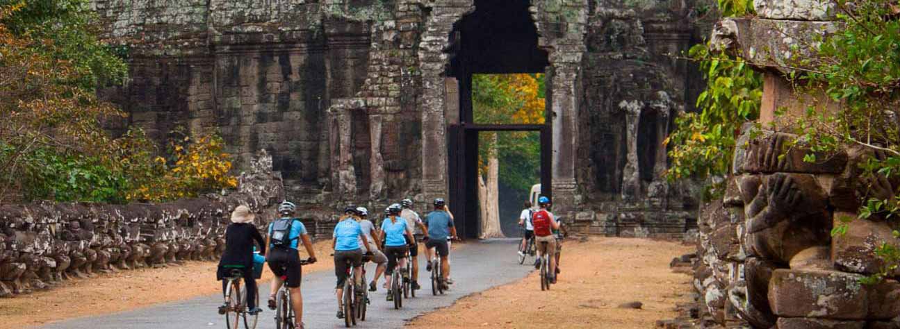 Siem Reap è una città di provincia cambogiana con alcune strade secondarie