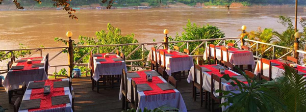 12. Cenare sulla riva del fiume Mekong