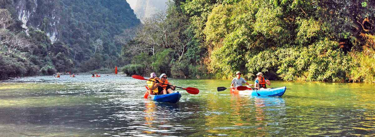 Praticare il Kayak sul fiume Nam Song